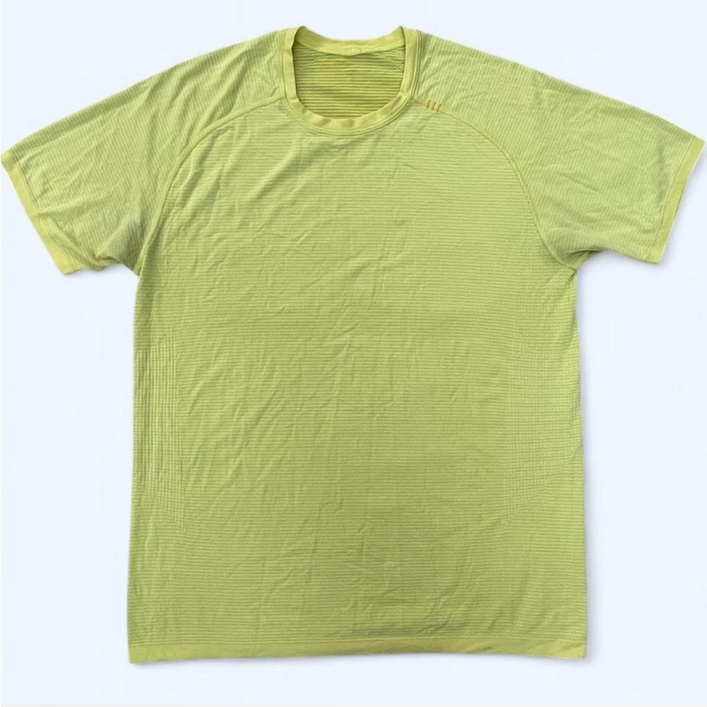 Lululemon Men's yellow T-Shirt street wear casual outdoors hiking gym Large